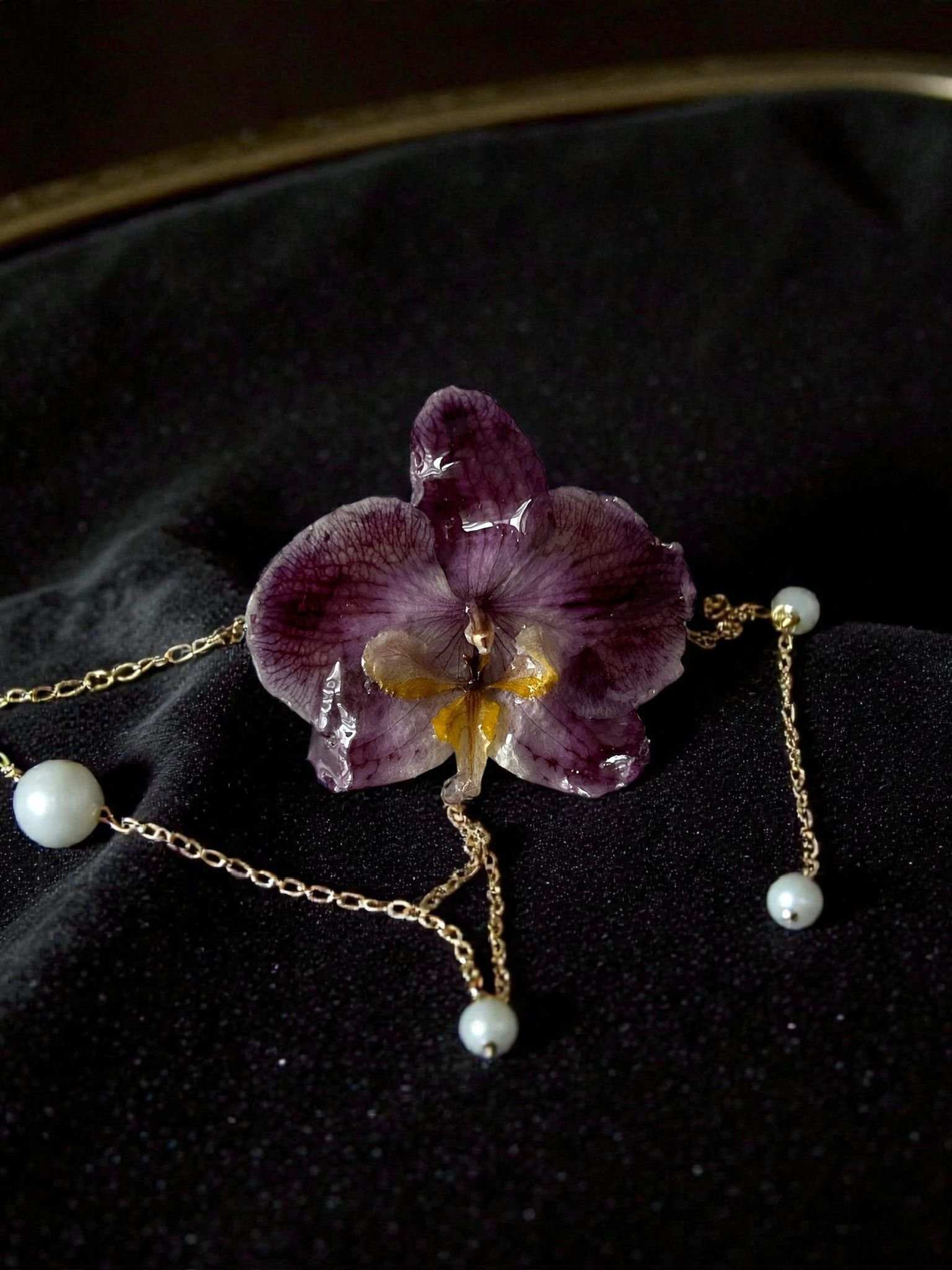 Kurutulmuş çiçek detaylı kolye